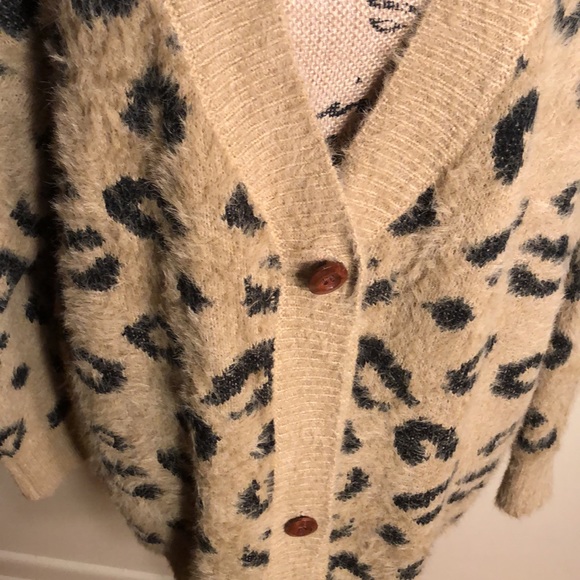 Simply Couture Cozy Leopard Oversized Cardigan Sweater Button Up - Picture 6 of 11